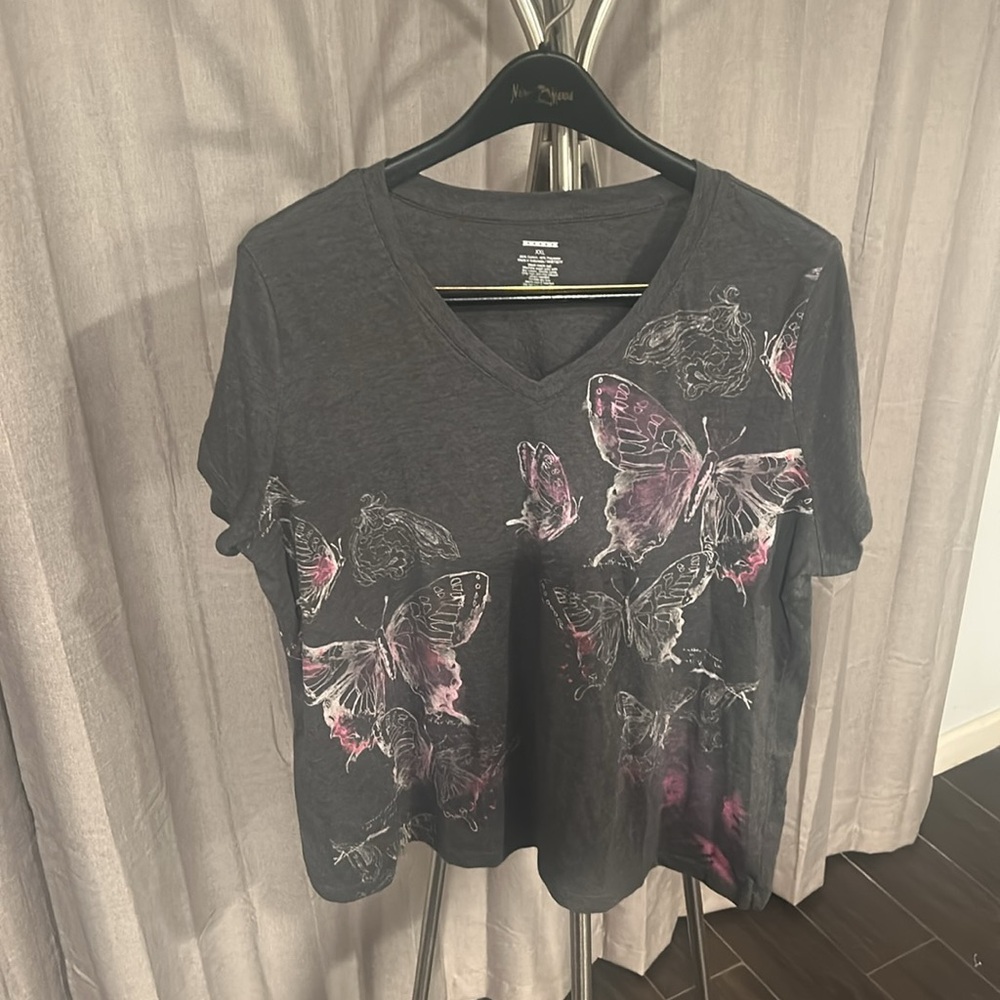 Kohl's Charcoal Tee with Pink/purple Butterfly Print‎ - Picture 2 of 5
